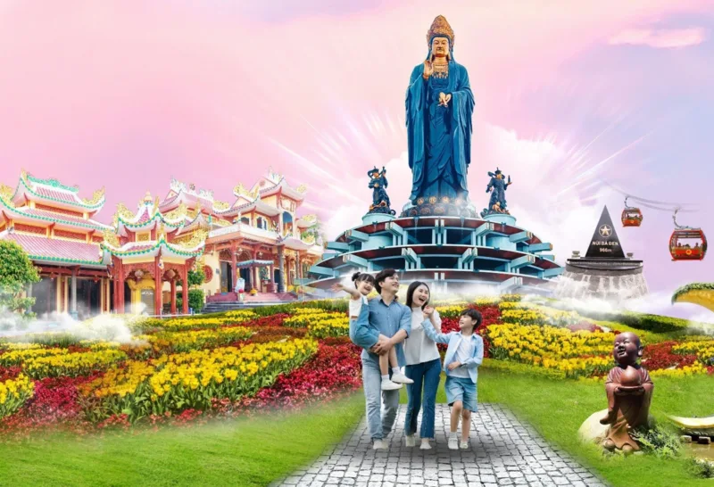 Quần thể núi Bà Đen mang đến nhiều trải nghiệm từ ngắm cảnh, hành hương đến khám phá kiến trúc tâm linh.