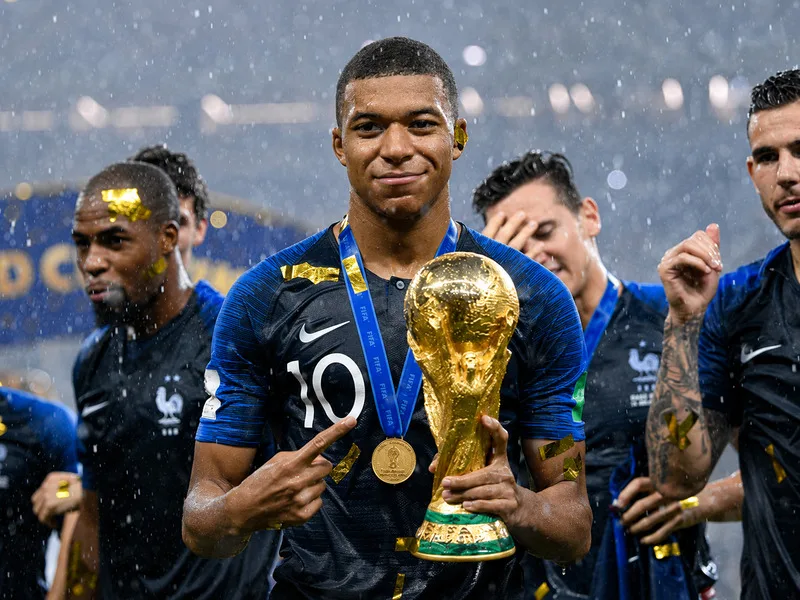 Mbappe đã giành nhiều danh hiệu quốc tế và trở thành gương mặt tiêu biểu của thế hệ mới tuyển Pháp.