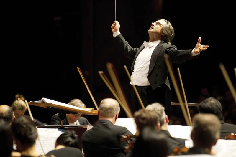 Giao hưởng, concerto, sonata và opera là những thể loại tiêu biểu giúp người nghe hiểu rõ hơn nhạc cổ điển là gì