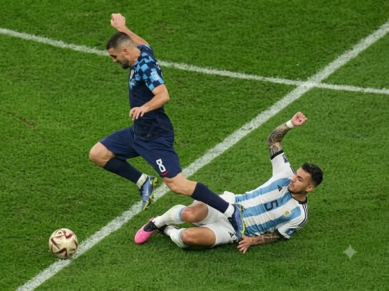 Số 5 Argentina Leandro Paredes tại World Cup 2022