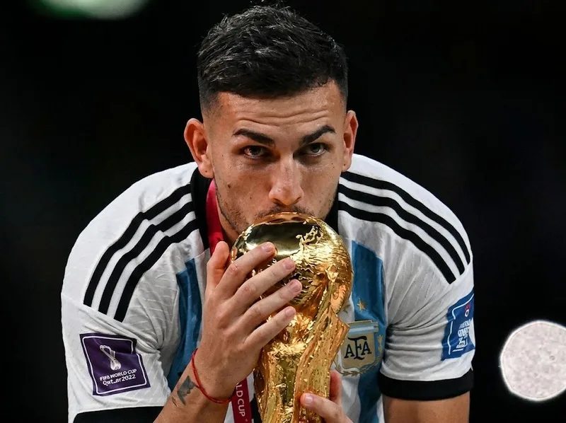 Paredes cùng Argentina vô địch World Cup 2022 và Copa América 2024