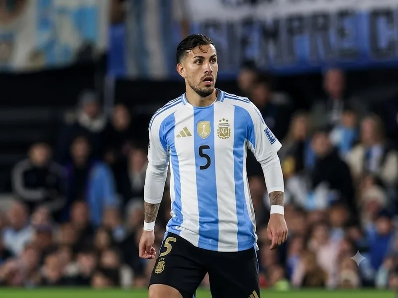 Leandro Paredes tiếp tục khoác áo Số 5 Argentina năm 2026