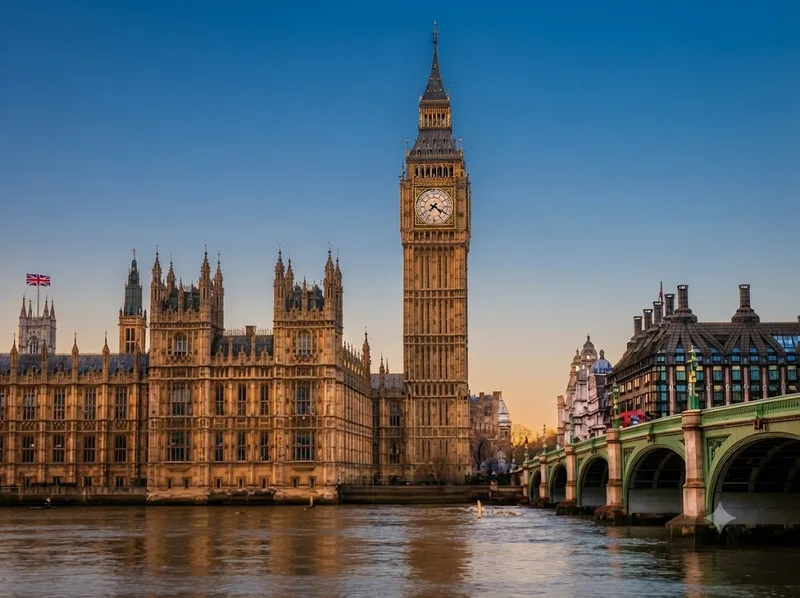 Tháp đồng hồ Big Ben và Elizabeth Tower tại Westminster